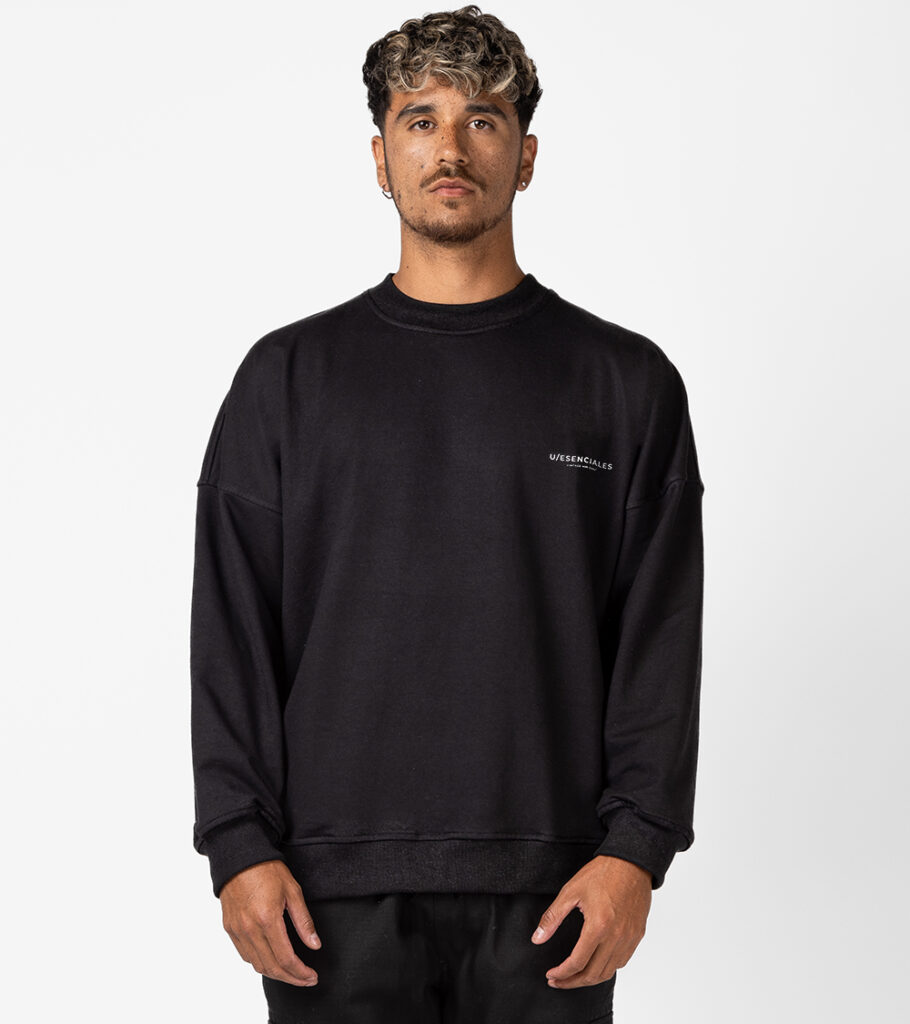 Poleron Basic Oversize Negro Concepto Vintage
